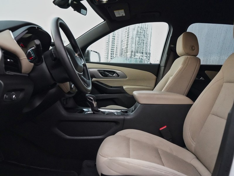 2022 Chevrolet Traverse LS |AWD | OFFLEASE | SERVICEDHERE | 1OWNER | 8PASS
