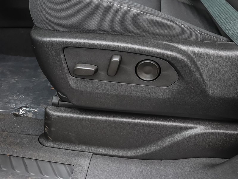 2024 Chevrolet Suburban 4WD 4dr LS