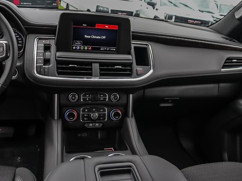 2024 Chevrolet Suburban 4WD 4dr LS