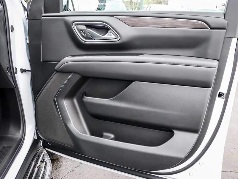 2024 Chevrolet Suburban 4WD 4dr LS