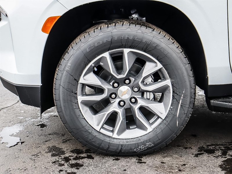 2024 Chevrolet Suburban 4WD 4dr LS