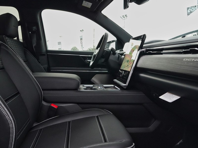 2025 GMC Sierra EV e4WD Crew Cab Max Range Denali