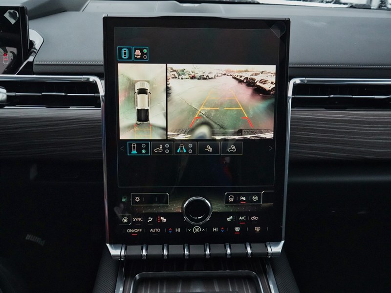 2025 GMC Sierra EV e4WD Crew Cab Max Range Denali