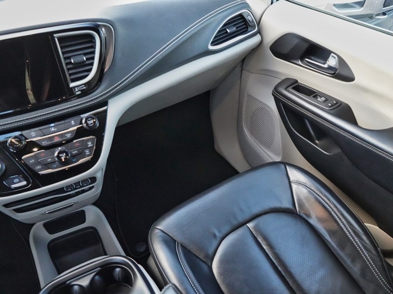 2022 Chrysler Pacifica Touring L FWD