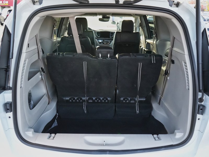 2022 Chrysler Pacifica Touring L FWD