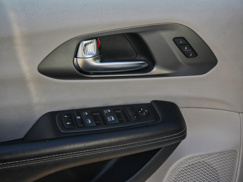 2022 Chrysler Pacifica Touring L FWD