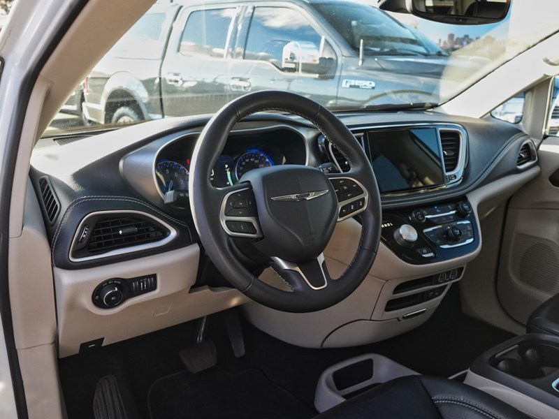 2022 Chrysler Pacifica Touring L FWD